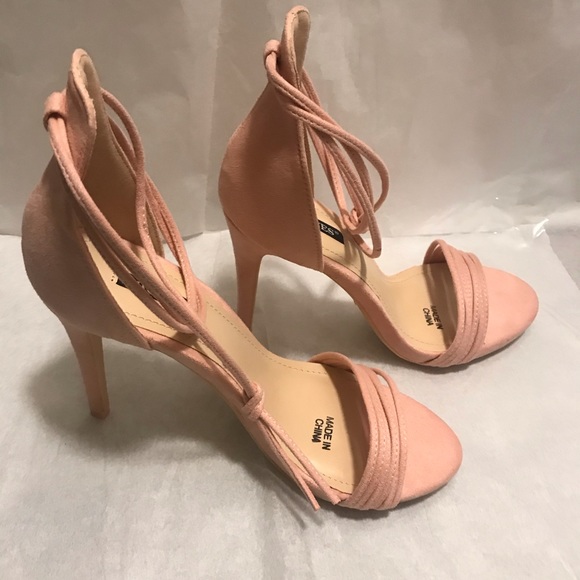 NIB VICES HEELS - Picture 4 of 8